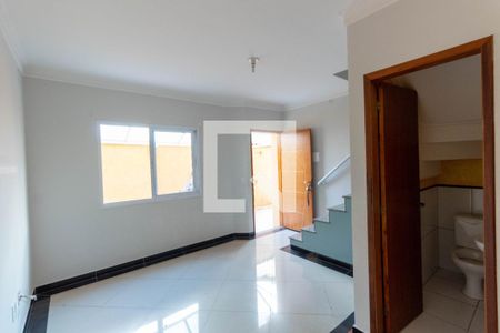 Sala de casa de condomínio para alugar com 2 quartos, 63m² em Vila Ponte Rasa, São Paulo