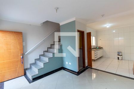 Sala de casa de condomínio para alugar com 2 quartos, 63m² em Vila Ponte Rasa, São Paulo