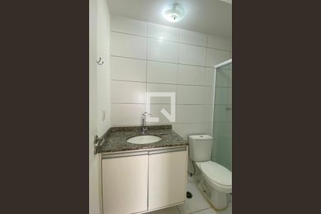 Banheiro da Suíte 1 de apartamento para alugar com 2 quartos, 68m² em Jardim Tupanci, Barueri