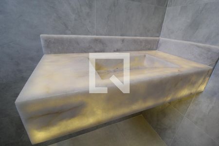 Banheiro da Suíte de casa para alugar com 3 quartos, 155m² em Jardim Inconfidência, Uberlândia