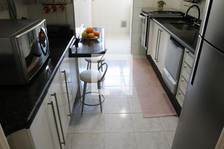 Cozinha de apartamento à venda com 3 quartos, 87m² em Vila Romana, São Paulo