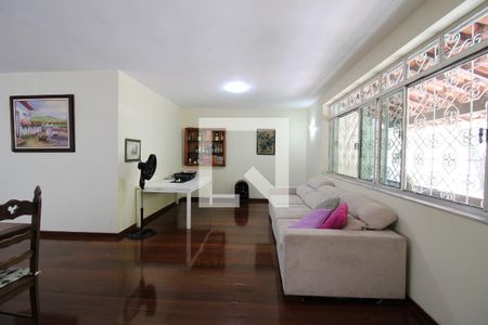 Casa de condomínio à venda com 359m², 3 quartos e 2 vagasSala