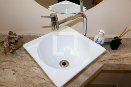 Casa à venda com 430m², 4 quartos e 5 vagas Casa à venda com 430m², 4 quartos e 5 vagasLavabo 1º andar