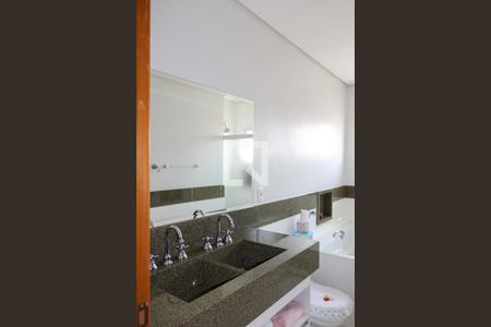 Casa à venda com 430m², 4 quartos e 5 vagas Casa à venda com 430m², 4 quartos e 5 vagasSuíte 1 - Banheiro