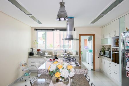 Casa à venda com 430m², 4 quartos e 5 vagas Casa à venda com 430m², 4 quartos e 5 vagasCozinha