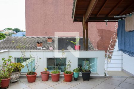 Casa à venda com 430m², 4 quartos e 5 vagas Casa à venda com 430m², 4 quartos e 5 vagasTerraço