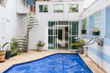 Casa à venda com 430m², 4 quartos e 5 vagas Casa à venda com 430m², 4 quartos e 5 vagasÁrea Gourmet - Piscina