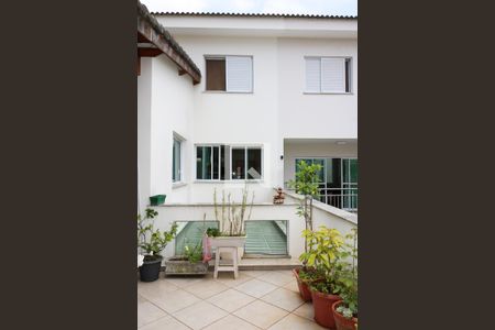 Casa à venda com 430m², 4 quartos e 5 vagas Casa à venda com 430m², 4 quartos e 5 vagasTerraço