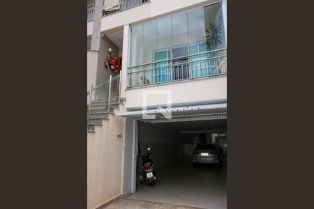 Casa à venda com 430m², 4 quartos e 5 vagas Casa à venda com 430m², 4 quartos e 5 vagasGaragem