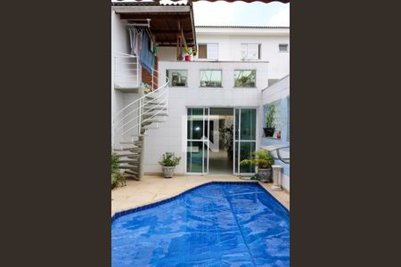 Casa à venda com 430m², 4 quartos e 5 vagas Casa à venda com 430m², 4 quartos e 5 vagasÁrea Gourmet - Piscina