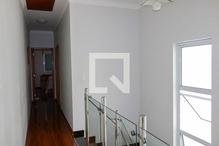 Casa à venda com 430m², 4 quartos e 5 vagas Casa à venda com 430m², 4 quartos e 5 vagasCorredor 2º andar - Quartos