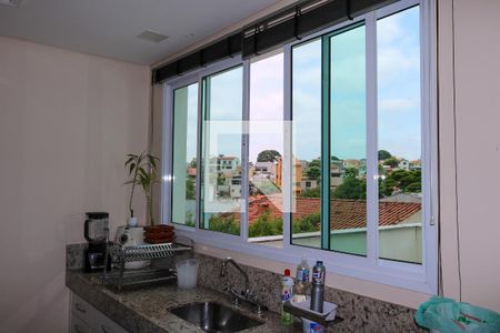 Casa à venda com 430m², 4 quartos e 5 vagas Casa à venda com 430m², 4 quartos e 5 vagasCozinha