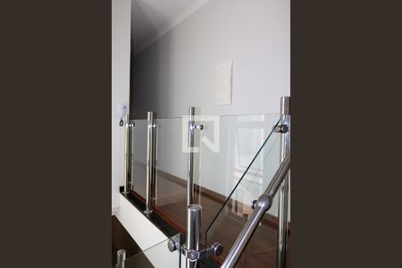 Casa à venda com 430m², 4 quartos e 5 vagas Casa à venda com 430m², 4 quartos e 5 vagasEscada para 2º andar