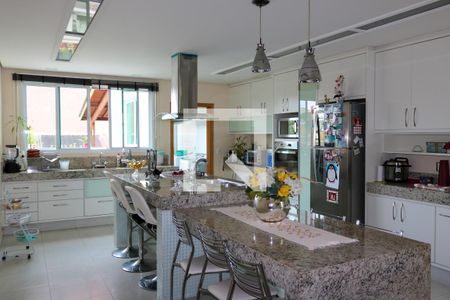 Casa à venda com 430m², 4 quartos e 5 vagas Casa à venda com 430m², 4 quartos e 5 vagasCozinha