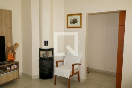 Casa à venda com 430m², 4 quartos e 5 vagas Casa à venda com 430m², 4 quartos e 5 vagasSala de TV