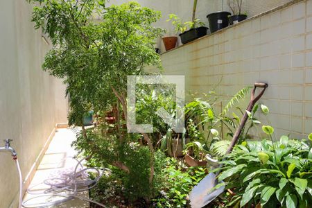 Casa à venda com 430m², 4 quartos e 5 vagas Casa à venda com 430m², 4 quartos e 5 vagasJardim de Inverno