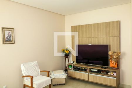 Casa à venda com 430m², 4 quartos e 5 vagas Casa à venda com 430m², 4 quartos e 5 vagasSala de TV