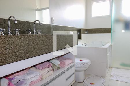 Casa à venda com 430m², 4 quartos e 5 vagas Casa à venda com 430m², 4 quartos e 5 vagasSuíte 1 - Banheiro