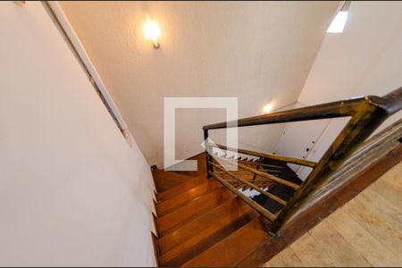 Escada de apartamento para alugar com 3 quartos, 150m² em Buritis, Belo Horizonte