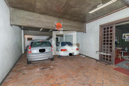 Casa à venda com 450m², 4 quartos e 8 vagas Casa à venda com 450m², 4 quartos e 8 vagasGaragem