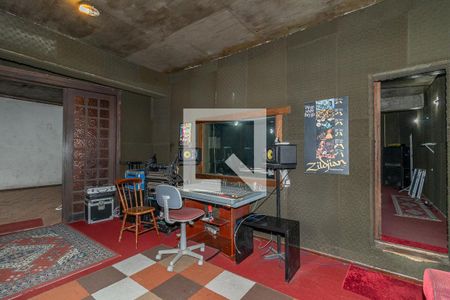 Casa à venda com 450m², 4 quartos e 8 vagas Casa à venda com 450m², 4 quartos e 8 vagasEstúdio de som