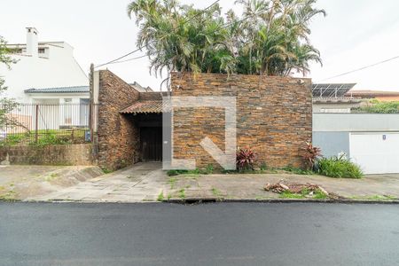 Casa à venda com 450m², 4 quartos e 8 vagas Casa à venda com 450m², 4 quartos e 8 vagasFachada