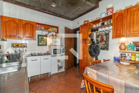 Casa à venda com 450m², 4 quartos e 8 vagas Casa à venda com 450m², 4 quartos e 8 vagasCozinha