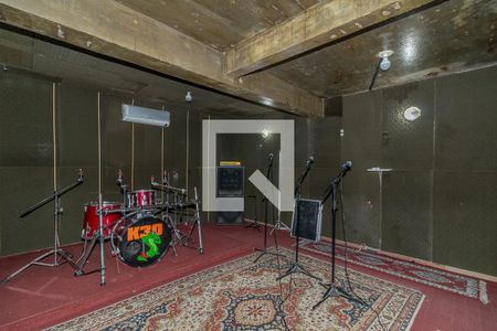 Casa à venda com 450m², 4 quartos e 8 vagas Casa à venda com 450m², 4 quartos e 8 vagasEstúdio de som