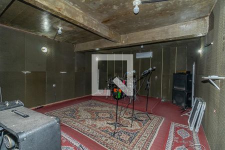 Casa à venda com 450m², 4 quartos e 8 vagas Casa à venda com 450m², 4 quartos e 8 vagasEstúdio de som