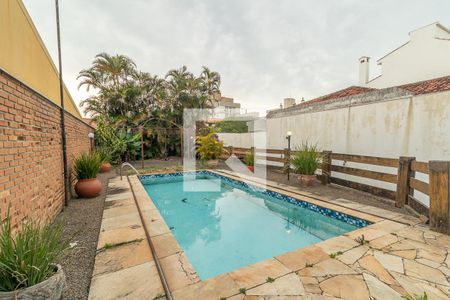 Casa à venda com 450m², 4 quartos e 8 vagas Casa à venda com 450m², 4 quartos e 8 vagasPiscina