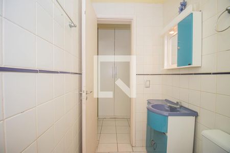 Banheiro de apartamento à venda com 1 quarto, 43m² em Jardim do Salso, Porto Alegre