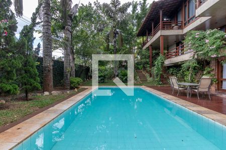 Casa à venda com 610m², 5 quartos e 4 vagas Casa à venda com 610m², 5 quartos e 4 vagasPiscina