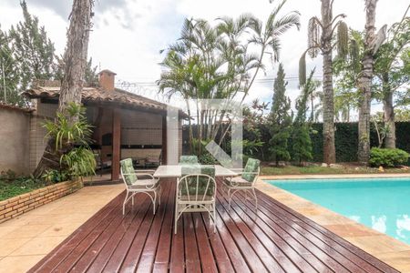 Casa à venda com 610m², 5 quartos e 4 vagas Casa à venda com 610m², 5 quartos e 4 vagasÁrea externa