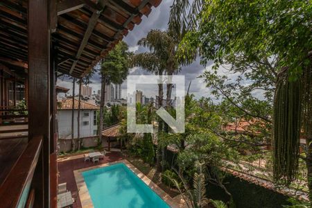 Casa à venda com 610m², 5 quartos e 4 vagas Casa à venda com 610m², 5 quartos e 4 vagasVista