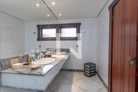 Casa à venda com 610m², 5 quartos e 4 vagas Casa à venda com 610m², 5 quartos e 4 vagasBanheiro
