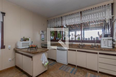 Casa à venda com 610m², 5 quartos e 4 vagas Casa à venda com 610m², 5 quartos e 4 vagasCozinha