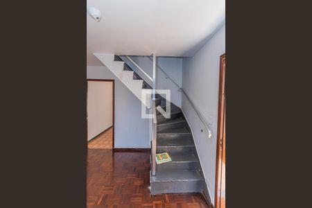Escada de casa para alugar com 3 quartos, 280m² em Jardim Felicidade (zona Oeste), São Paulo