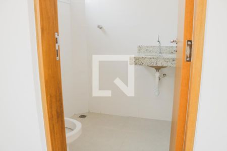 Banheiro da Suíte de apartamento para alugar com 1 quarto, 28m² em Vila Mazzei, São Paulo