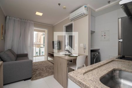 Sala de apartamento para alugar com 1 quarto, 40m² em Jardim Goiás, Goiânia