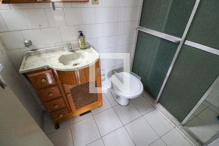 Banheiro de apartamento à venda com 1 quarto, 40m² em Vila Nova, Porto Alegre