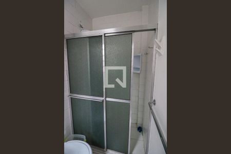 Banheiro de apartamento à venda com 1 quarto, 40m² em Vila Nova, Porto Alegre