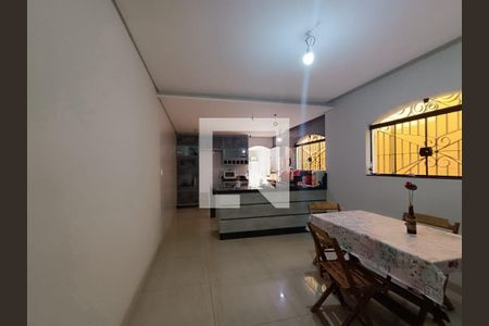 Casa à venda com 3 quartos, 268m² em Parque Gerassi, Santo André