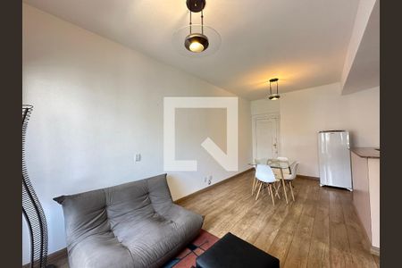 Sala de apartamento para alugar com 1 quarto, 50m² em Savassi, Belo Horizonte