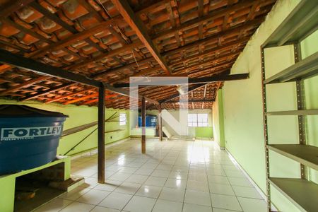 Studio à venda com 300m², 3 quartos e 3 vagas Studio à venda com 300m², 3 quartos e 3 vagassótão