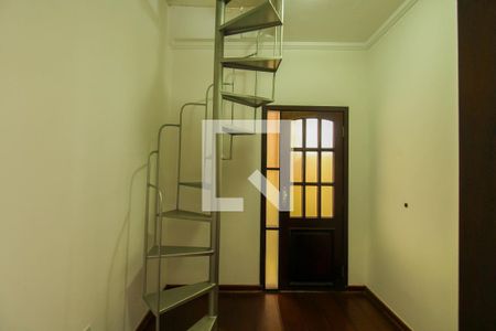 Studio à venda com 300m², 3 quartos e 3 vagas Studio à venda com 300m², 3 quartos e 3 vagasCloset da suíte