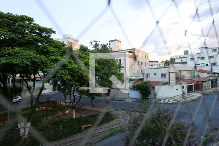 Vista Quarto de apartamento para alugar com 2 quartos, 65m² em Palmares, Belo Horizonte