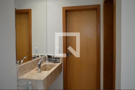 Banheiro da Sala de casa de condomínio à venda com 4 quartos, 320m² em Buganvile I, Contagem