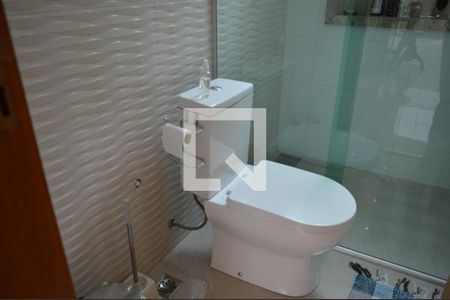 Banheiro da Sala de casa de condomínio à venda com 4 quartos, 320m² em Buganvile I, Contagem
