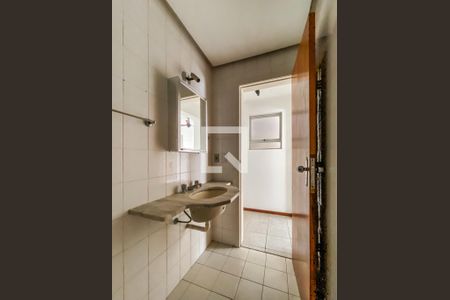 Banheiro de apartamento à venda com 1 quarto, 44m² em Petrópolis, Porto Alegre