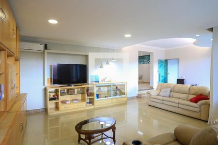 Sala de casa para alugar com 4 quartos, 300m² em Cachoeirinha, Belo Horizonte